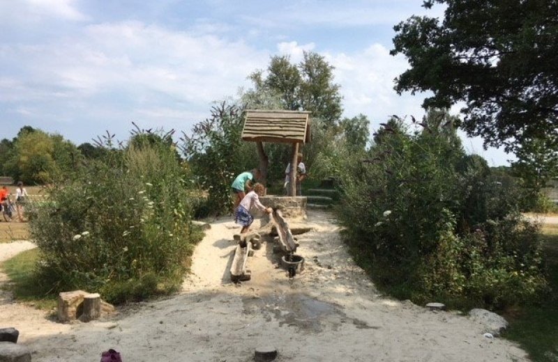 Bonk en bikkeltje speelheuvel