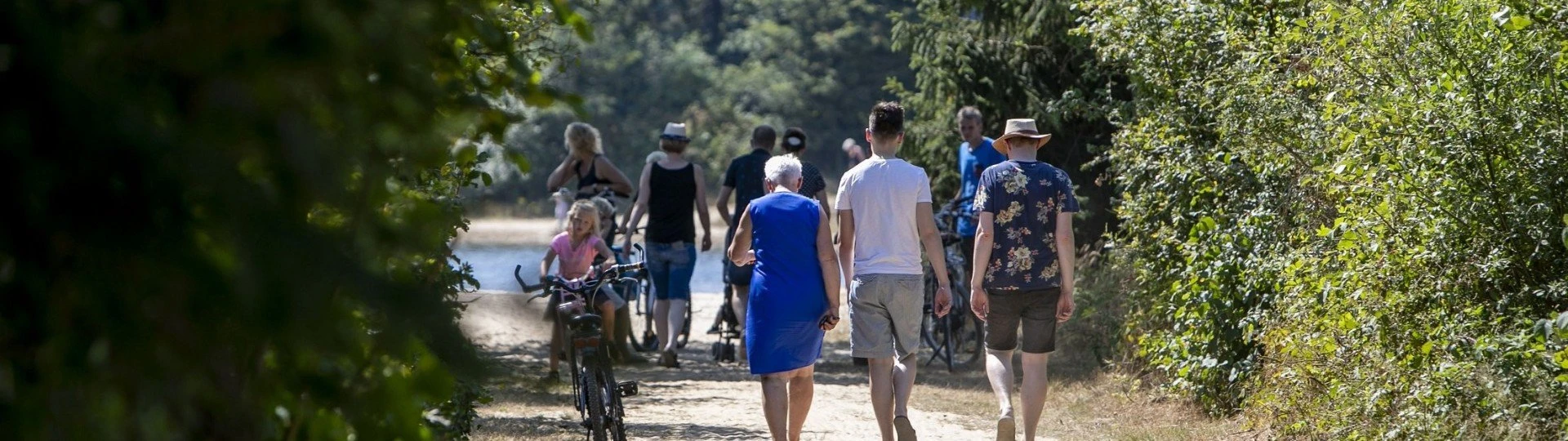 Wandelen naar zwemvijver